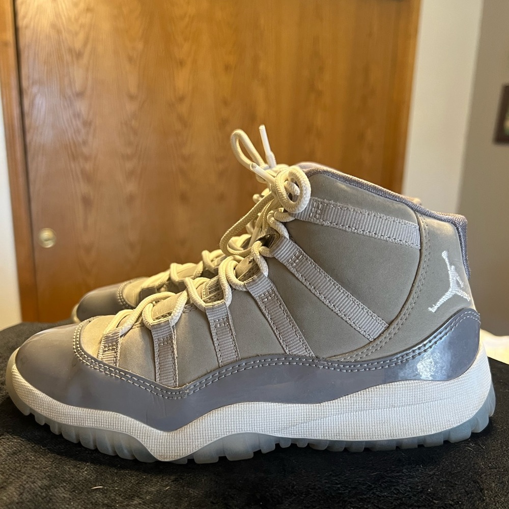 Jordan 11 ‘Cool Greys” big kid 2.5